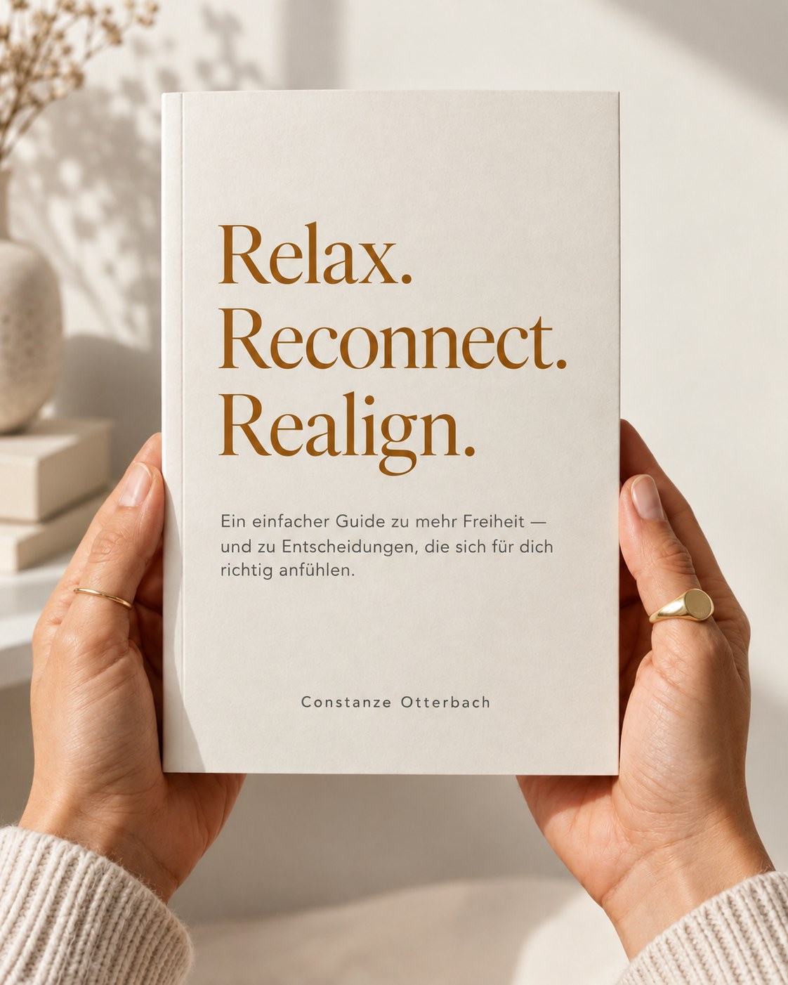 Visualisierung der deutschen Ausgabe von Relax. Reconnect. Realign. in Händen